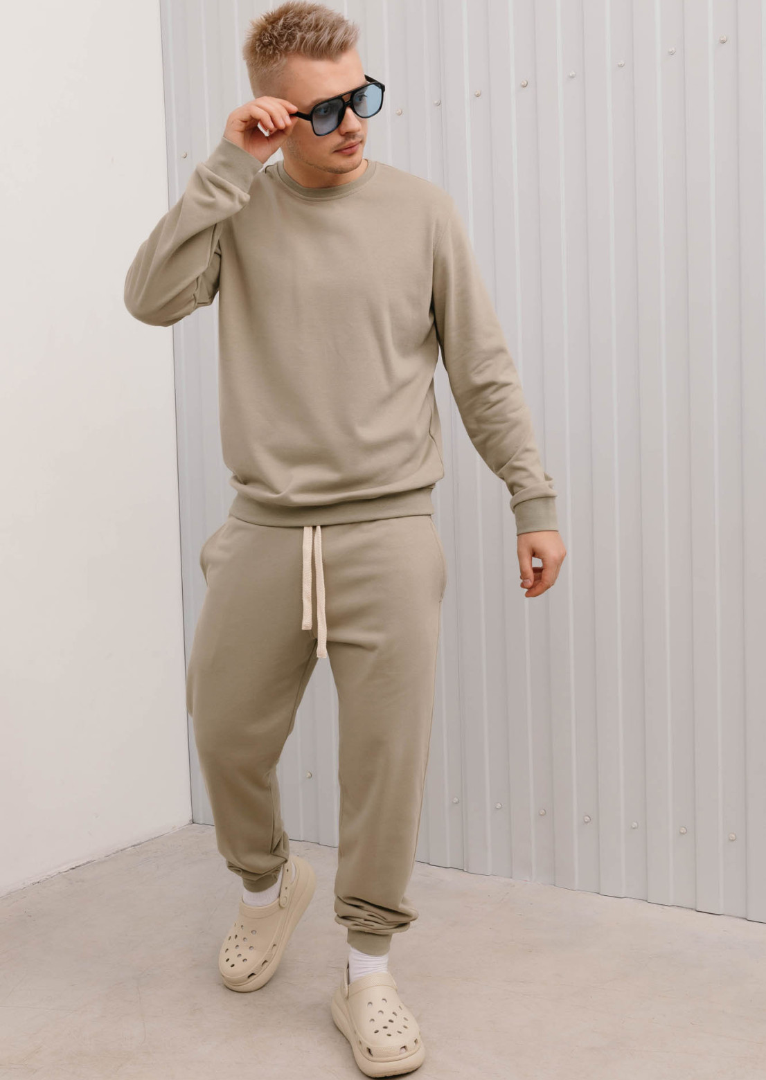 Light khaki color men basic three-thread trousers with a lace
